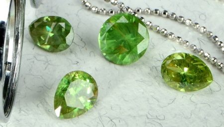 Demantoid: features, varieties and properties