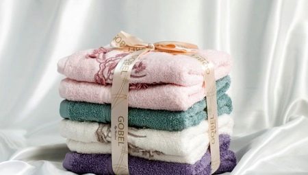 How to fold a towel beautifully as a gift?