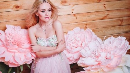 Hvordan laver man vækstblomster fra bølgepapir?