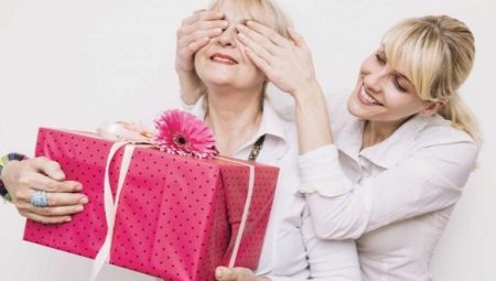 How to make a surprise for mom?