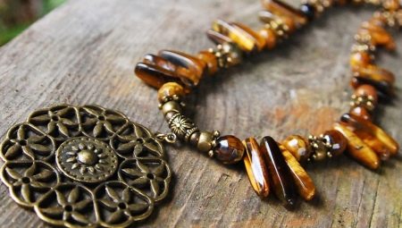 Tiger eye stone: what does it look like and what properties does it have?
