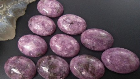 Lepidolite: properties, to whom it suits and how to care?