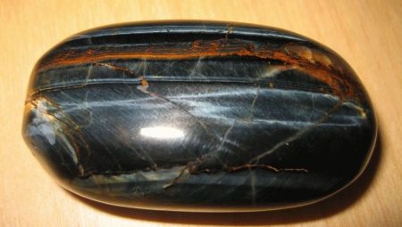 Description of the stone Hawkeye and its effect on people