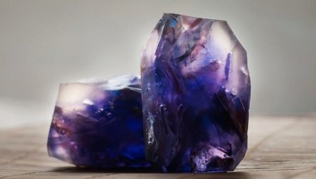 Purple and lilac stones: types, application and to whom are they suitable?