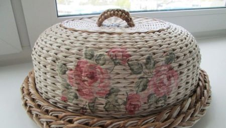 Making bread rolls from newspaper tubes