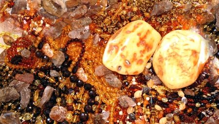 How to distinguish amber from a fake?