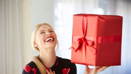 How to choose a gift for a woman?