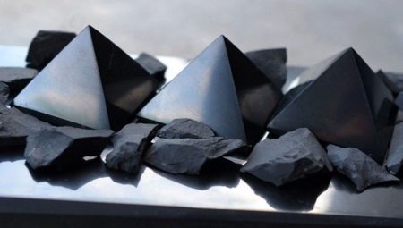Shungite: คุณสมบัติของหินการใช้ประโยชน์และอันตราย