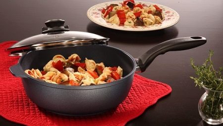 Stewpan: what is it for, how is it different from a frying pan and how to choose?