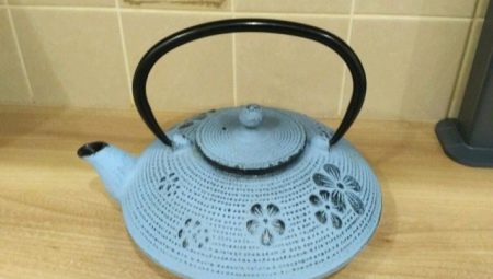 Cast iron teapots: features and manufacturers overview