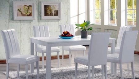 The use of white kitchen tables in the interior of the kitchen