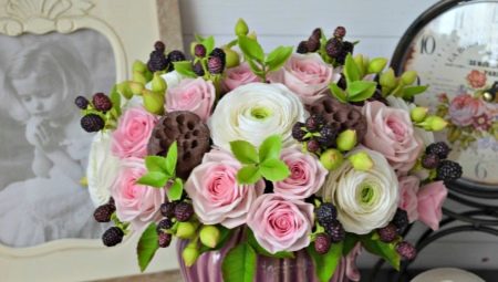 Making flowers from cold porcelain