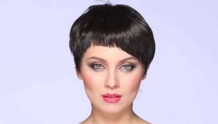 What hair color is younger women?