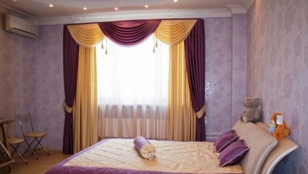The combined curtains of two colors for a bedroom