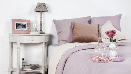 Bedside tables for a bedroom: varieties and tips for choosing