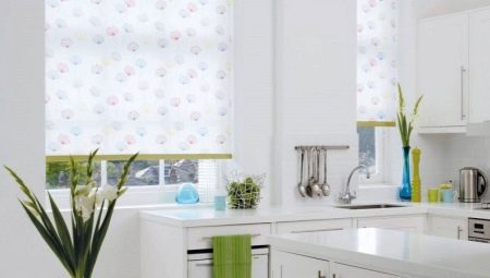 Roller blinds in the kitchen: popular options and selection criteria