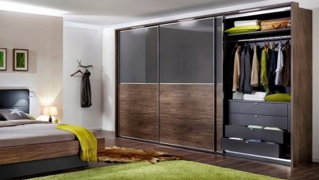 Sliding wardrobes in a bedroom: varieties, selection and installation tips