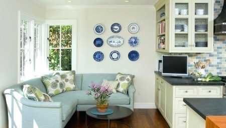 Kampinės sofos virtuvei: vaizdai, įdomūs modeliai ir patarimai, kaip pasirinkti