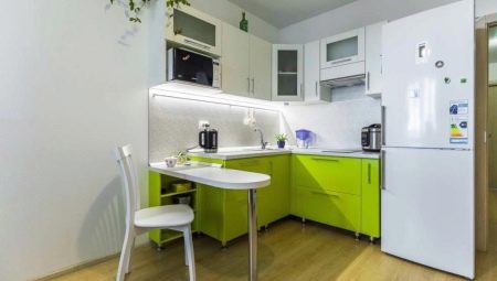 Corner kitchens with breakfast bar