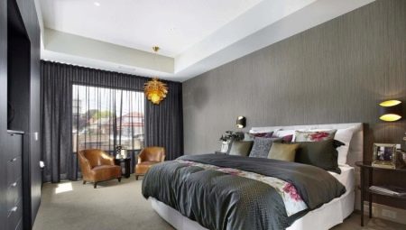 Options for using gray curtains in the bedroom interior