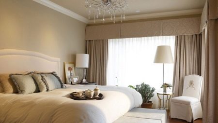 Choose curtains in a beige bedroom