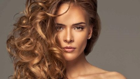 Golden brown hair color: what does it look like and who suits it?