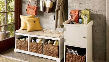 Banquets with a storage box in the hallway: types and choices
