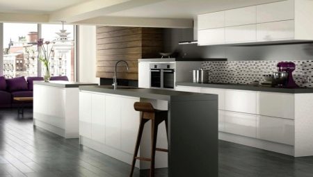 White glossy kitchens: features and use in the interior
