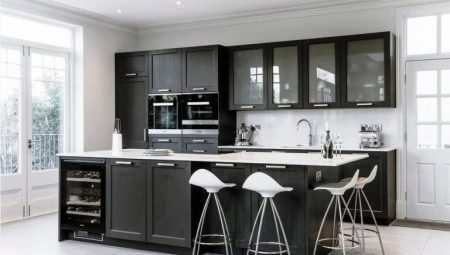 Black and white kitchen