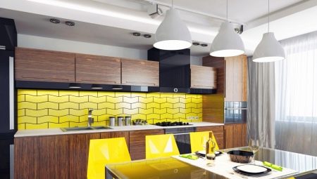 Hvad er et falskt panel til et køkken, og hvad sker det?