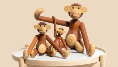 Which animal corresponds to 1944 and what is characteristic of its representatives?