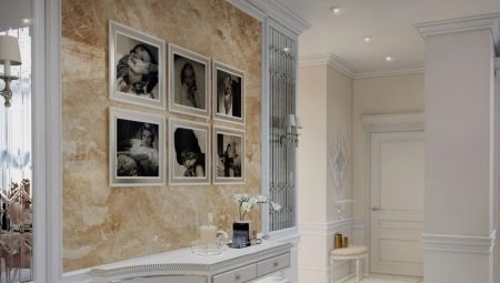 Pictures in the hallway to the wall: types and options in the interior