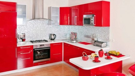 Red kitchens: the choice of a headset and a combination of tones in interior design
