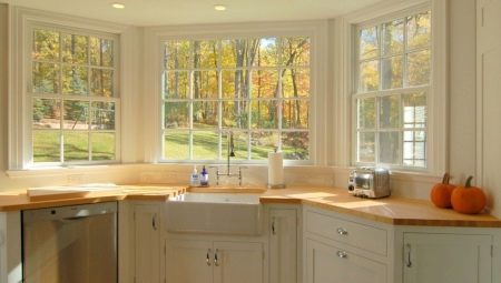 Kitchen P-44T with bay window: how to plan and equip?