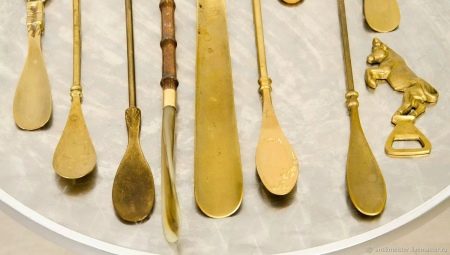 Spoons for shoes: varieties and selection rules