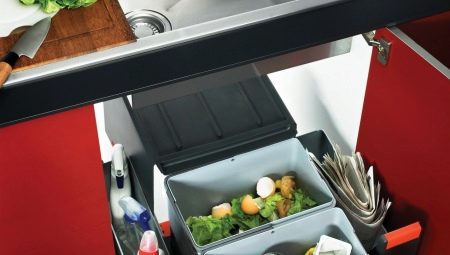 Trash bin on the cabinet door: features and methods of mounting