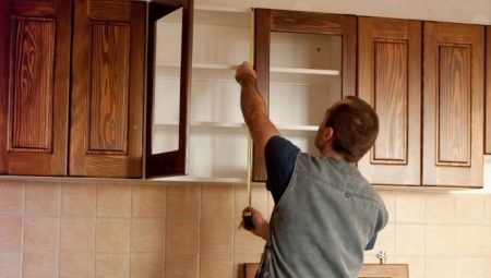 At what height do kitchen cabinets need to be hung?