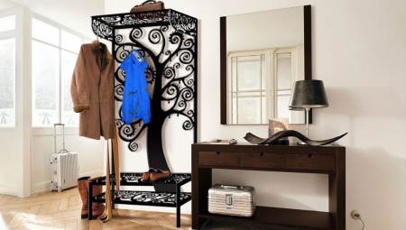 Hallway floor hangers: varieties and selection tips