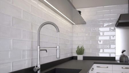 Tile boar on the apron of the kitchen: selection and installation