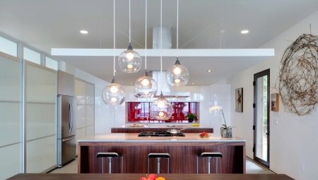 Ceiling lights in the kitchen: varieties and tips for choosing