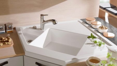 Corner sinks for the kitchen: varieties and choices