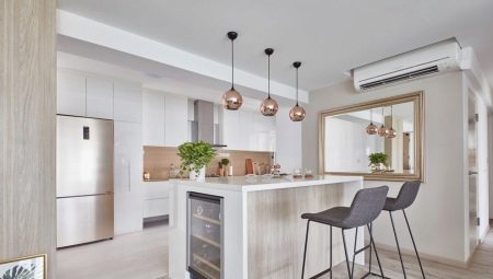 Mirror in the kitchen: features of choice and location