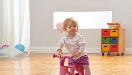 Runbikes for children from 1 year: types and choices