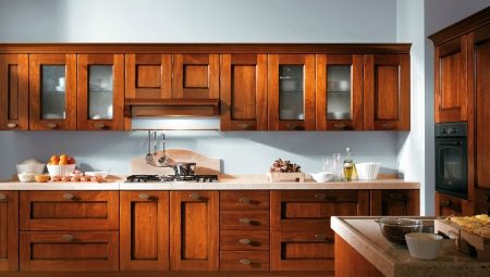 Solid wood facades for the kitchen: characteristics, varieties and secrets of care