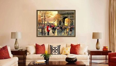 Pictures in the living room: varieties and tips for choosing