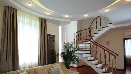 Stairs in the living room: their views and location tips