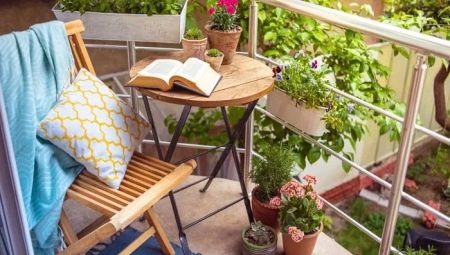 Tables for balconies and loggias: types and choices