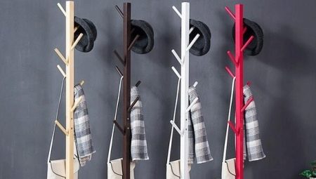 Kleiderbügel im Flur: Sorten, Tipps zur Auswahl