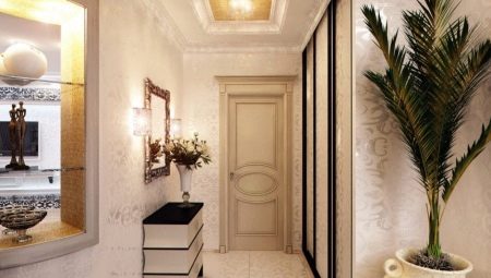 Choose a wallpaper that expands the space in a narrow corridor