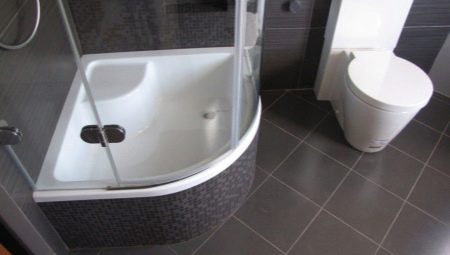 Deep shower trays: features, varieties and choices